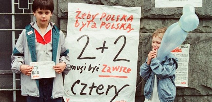 Fotografia z wiecu wyborczego Gliwicko-Zabrzańskiego Komitetu Obywatelskiego Solidarność. 28 maja 1989 r. Zbiory Muzeum w Gliwicach